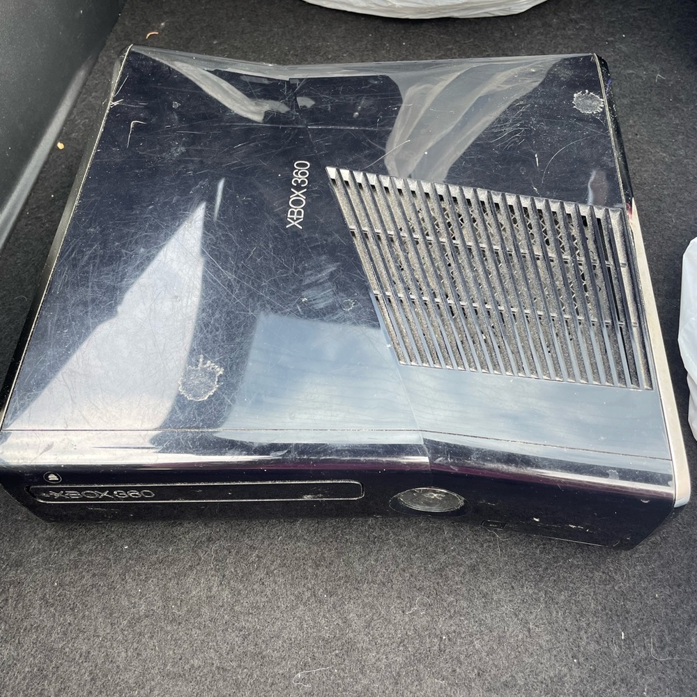 Xbox 360 , controller , all the wires included